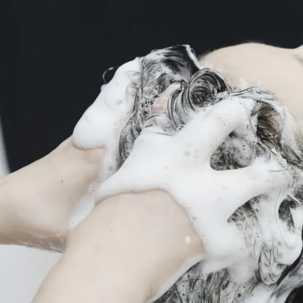 ヘッドスパ ショートコース ヘッドスパ（浄化） ヘッドスパ（解毒） ヘッドスパ（補う） 各¥3,400 ロングコース ヘッドスパ（アメイジング）　¥6,400