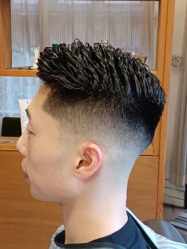 カット・シェーヴ・アイロンパーマ　