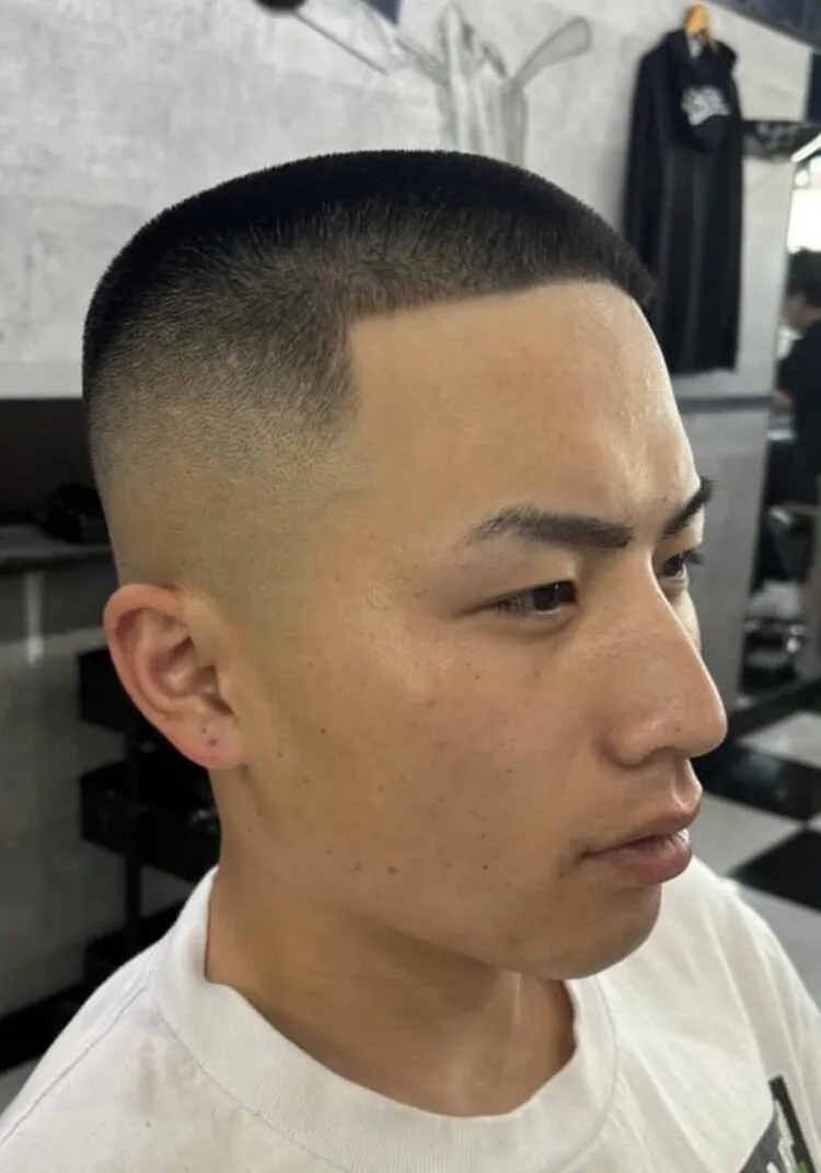 カット¥5500　シェービング¥3300