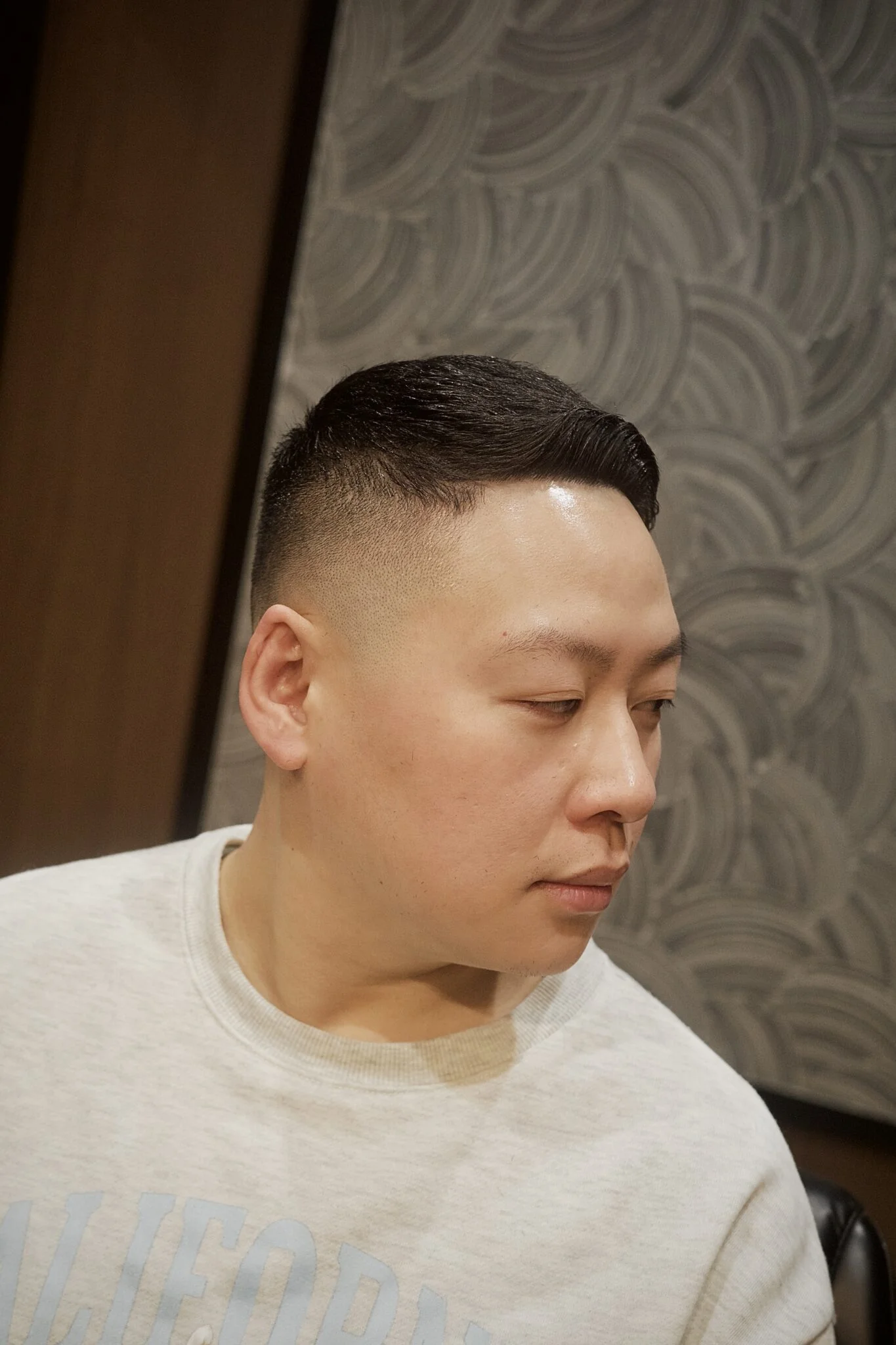 スキンフェード+アイロンパーマ　（シェービング・肩マッサージ付き）